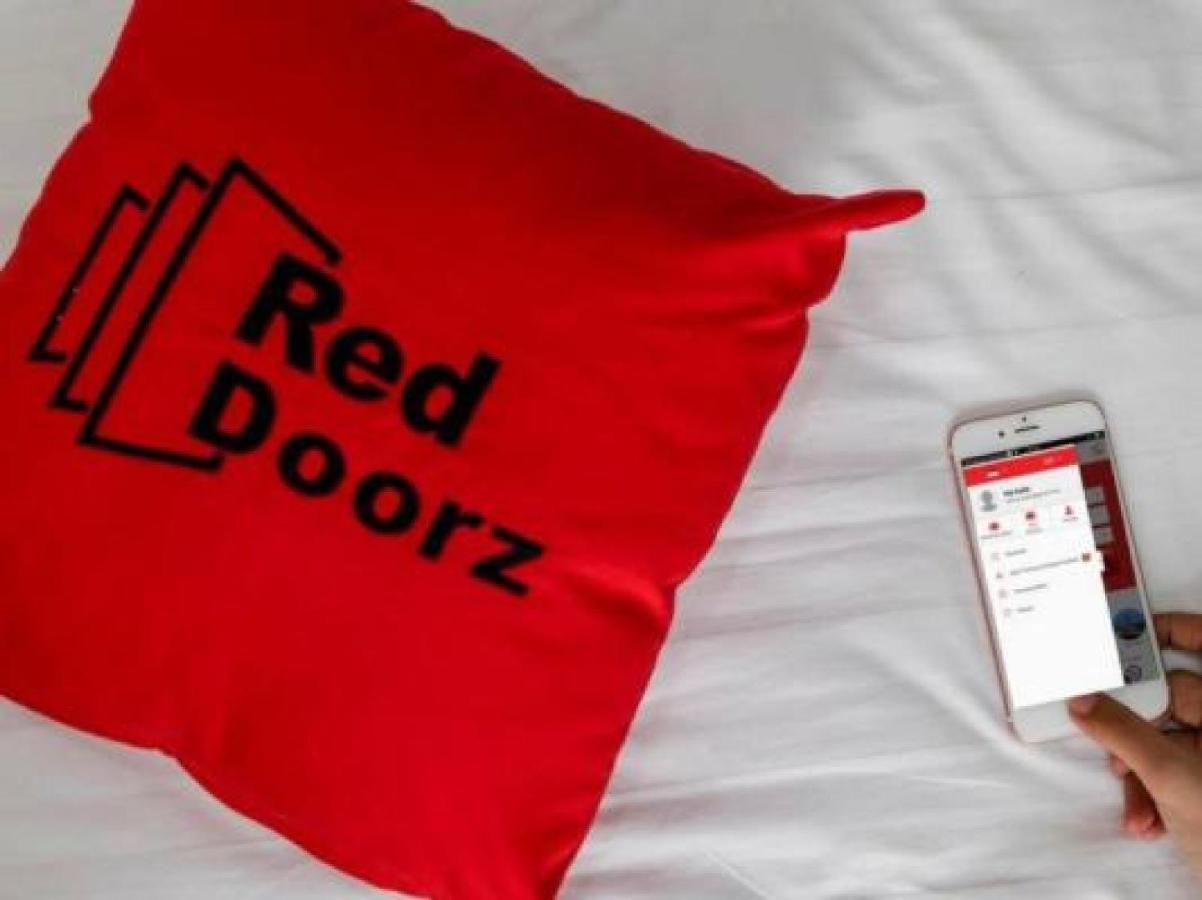 Reddoorz At La Mega Near Pasar Pagi Cirebon Hotel Exterior foto